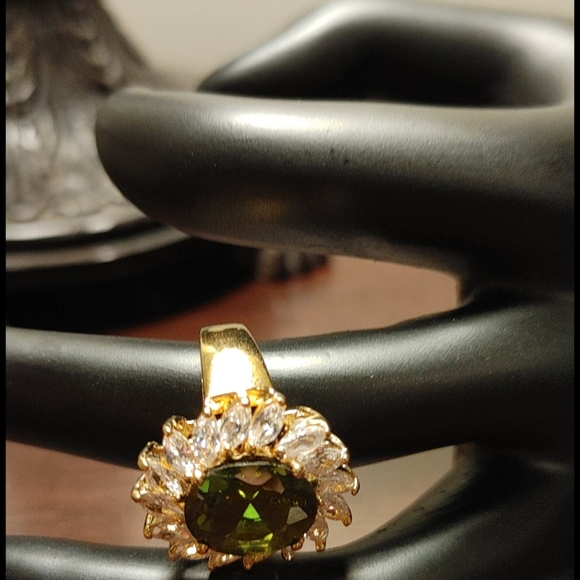 Green Cocktail ring - Picture 3 of 5